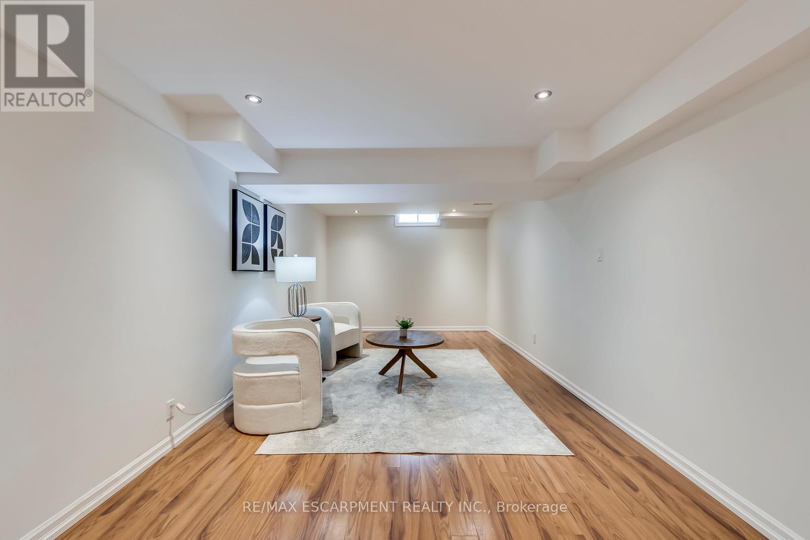 3184 Renton Road, Burlington, ON - Indoor Photo Showing Other Room