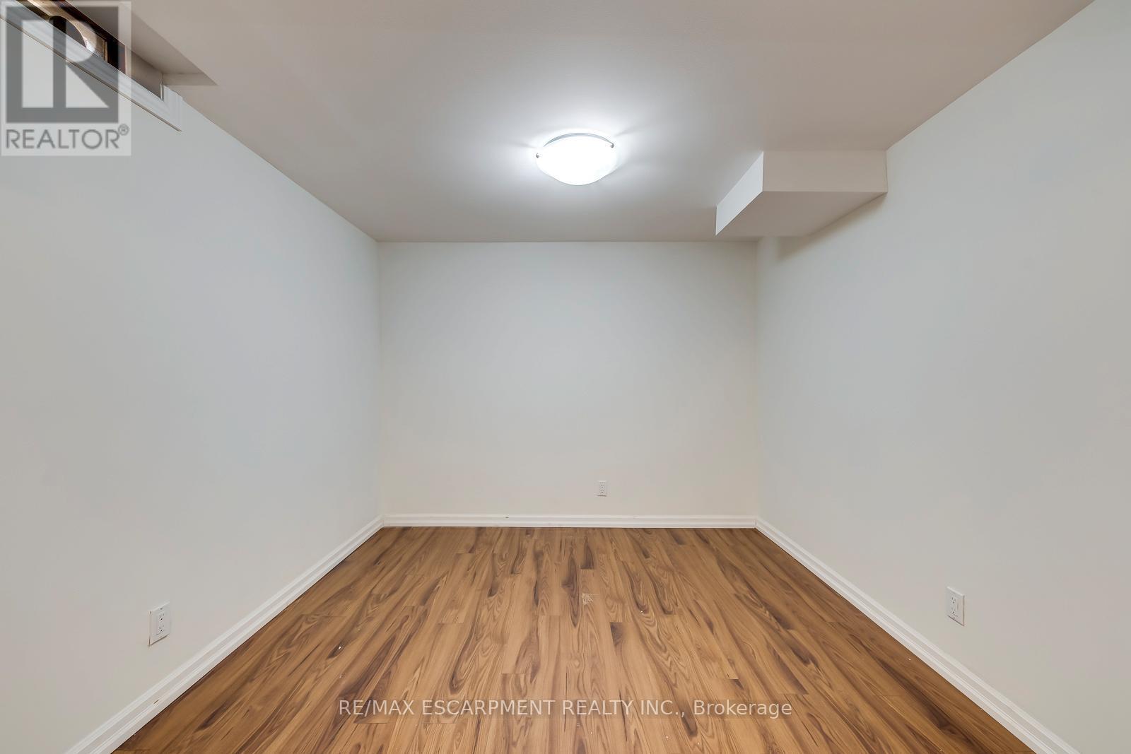 3184 Renton Road, Burlington, ON - Indoor Photo Showing Other Room