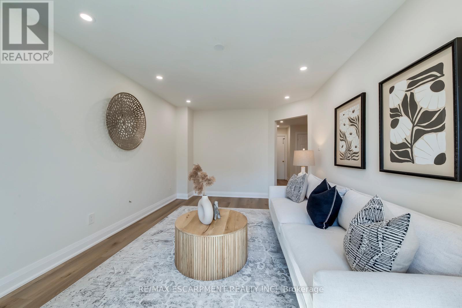 3184 Renton Road, Burlington, ON - Indoor