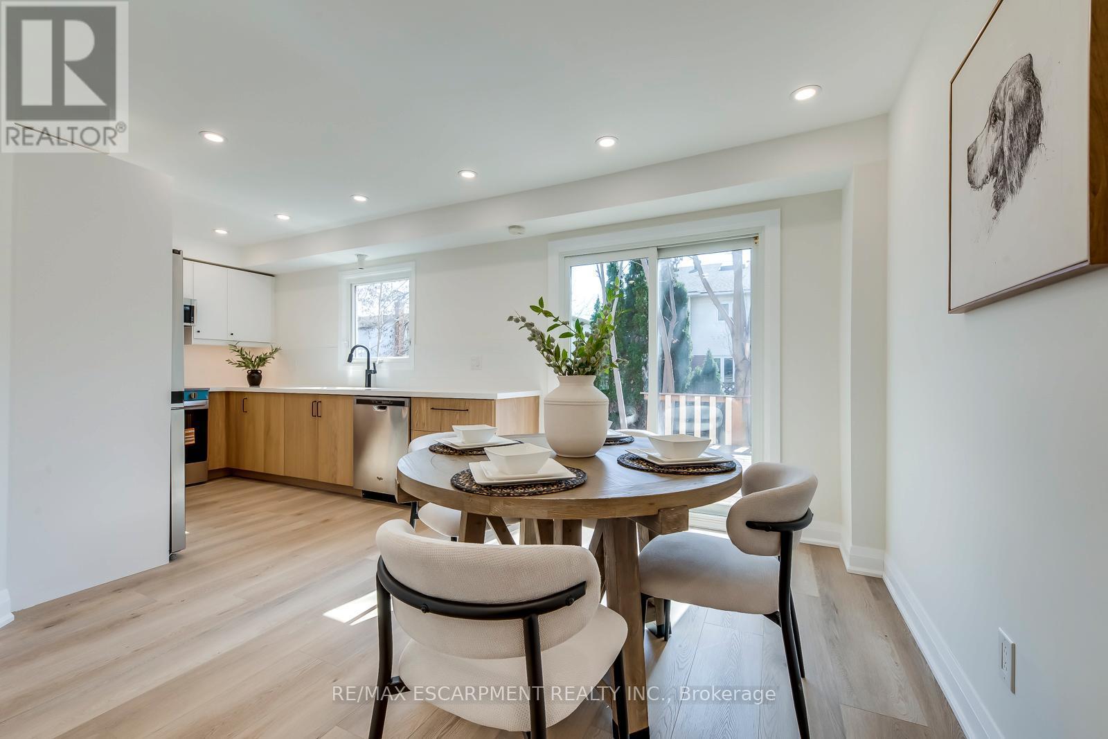 3184 Renton Road, Burlington, ON - Indoor Photo Showing Dining Room