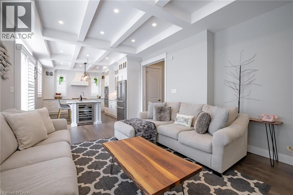 4 Lockman Drive, Ancaster, ON - Indoor Photo Showing Living Room