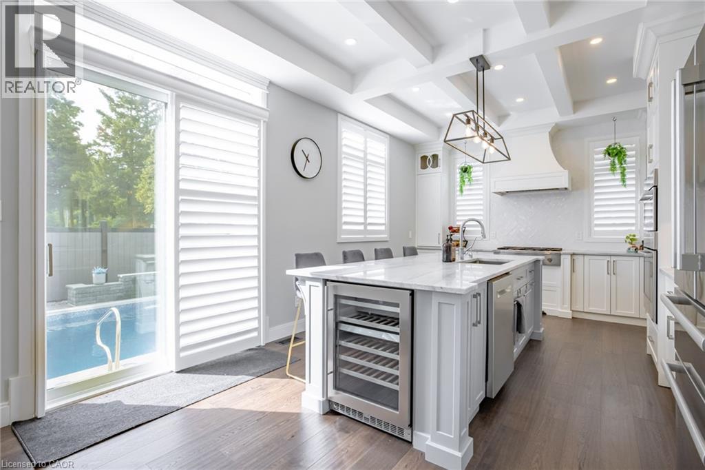 4 Lockman Drive, Ancaster, ON - Indoor Photo Showing Kitchen With Upgraded Kitchen