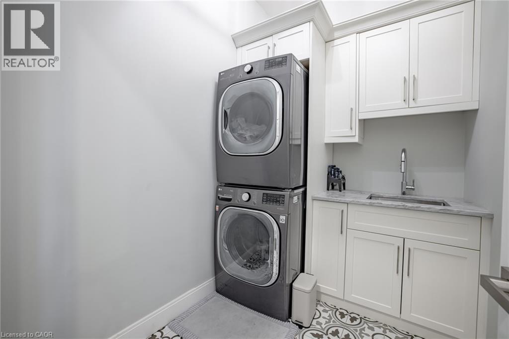 4 Lockman Drive, Ancaster, ON - Indoor Photo Showing Laundry Room