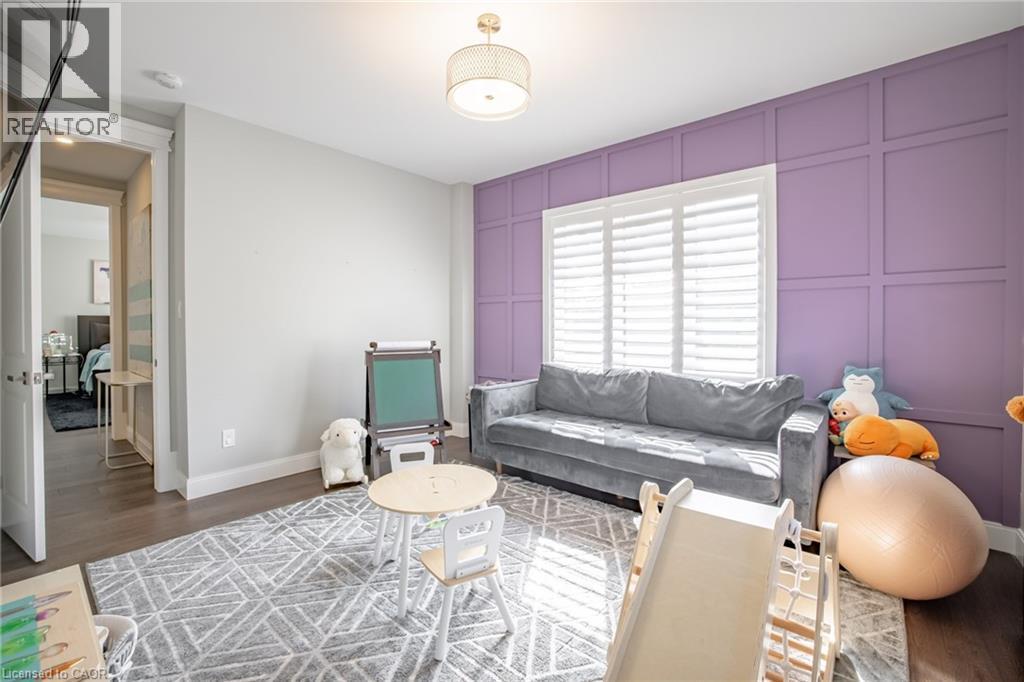 4 Lockman Drive, Ancaster, ON - Indoor Photo Showing Living Room