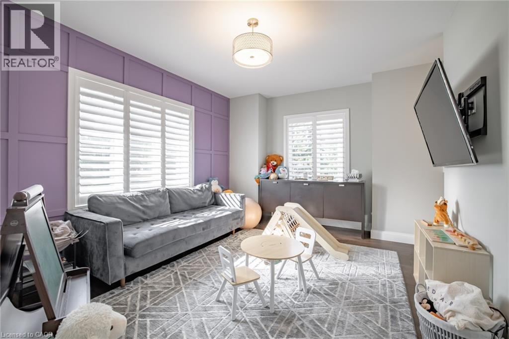 4 Lockman Drive, Ancaster, ON - Indoor Photo Showing Living Room