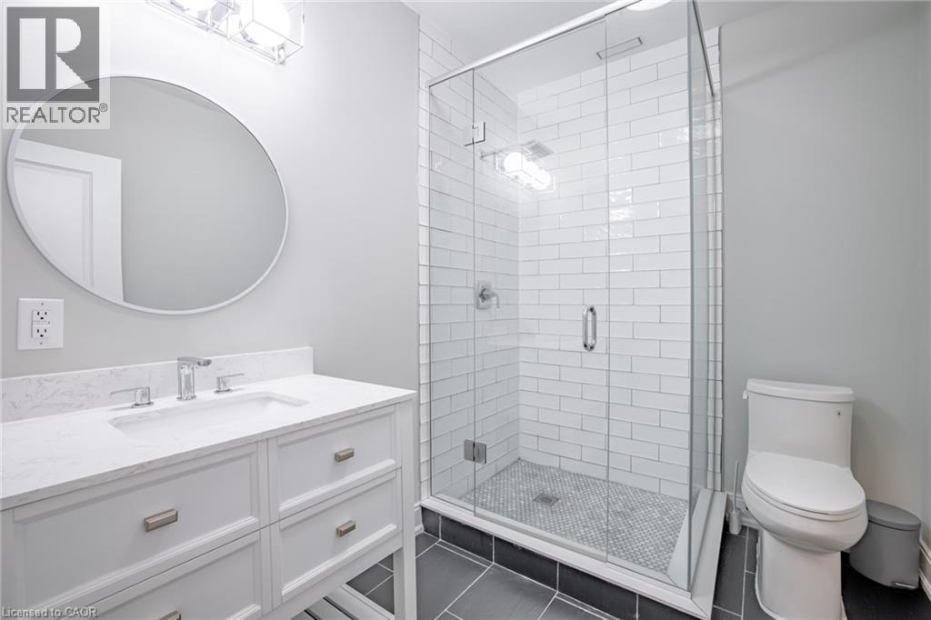 4 Lockman Drive, Ancaster, ON - Indoor Photo Showing Bathroom