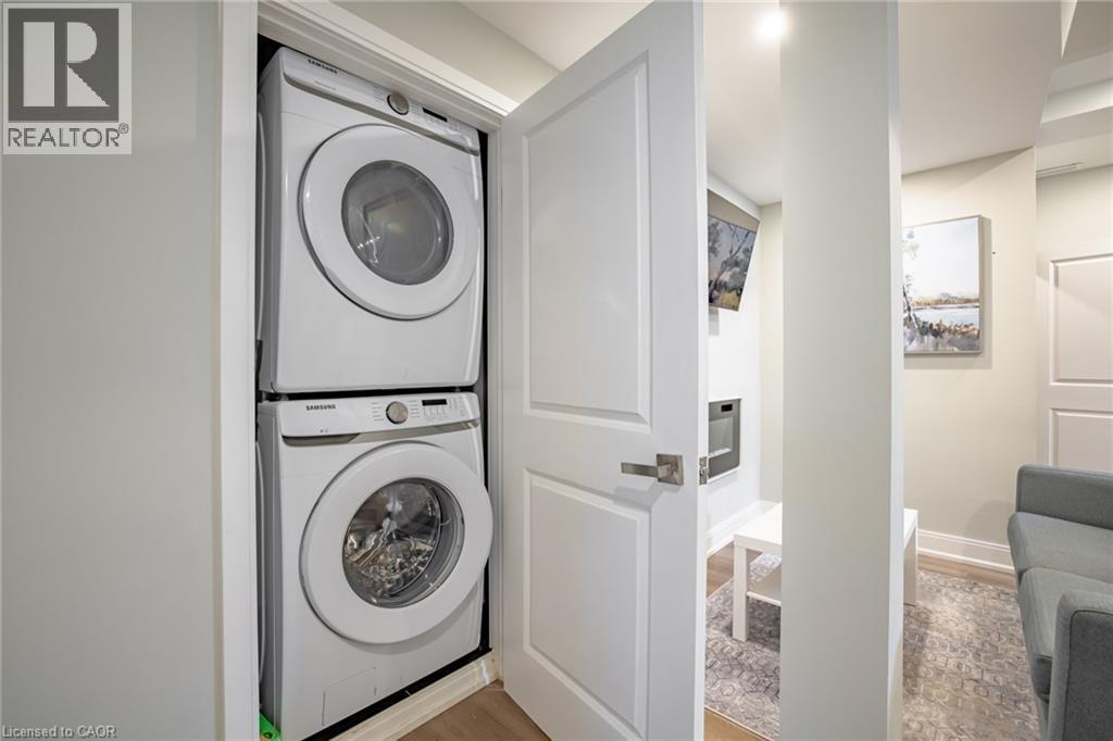 4 Lockman Drive, Ancaster, ON - Indoor Photo Showing Laundry Room