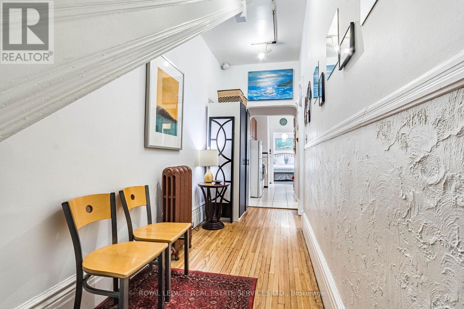 530 Bathurst Street, Toronto, ON