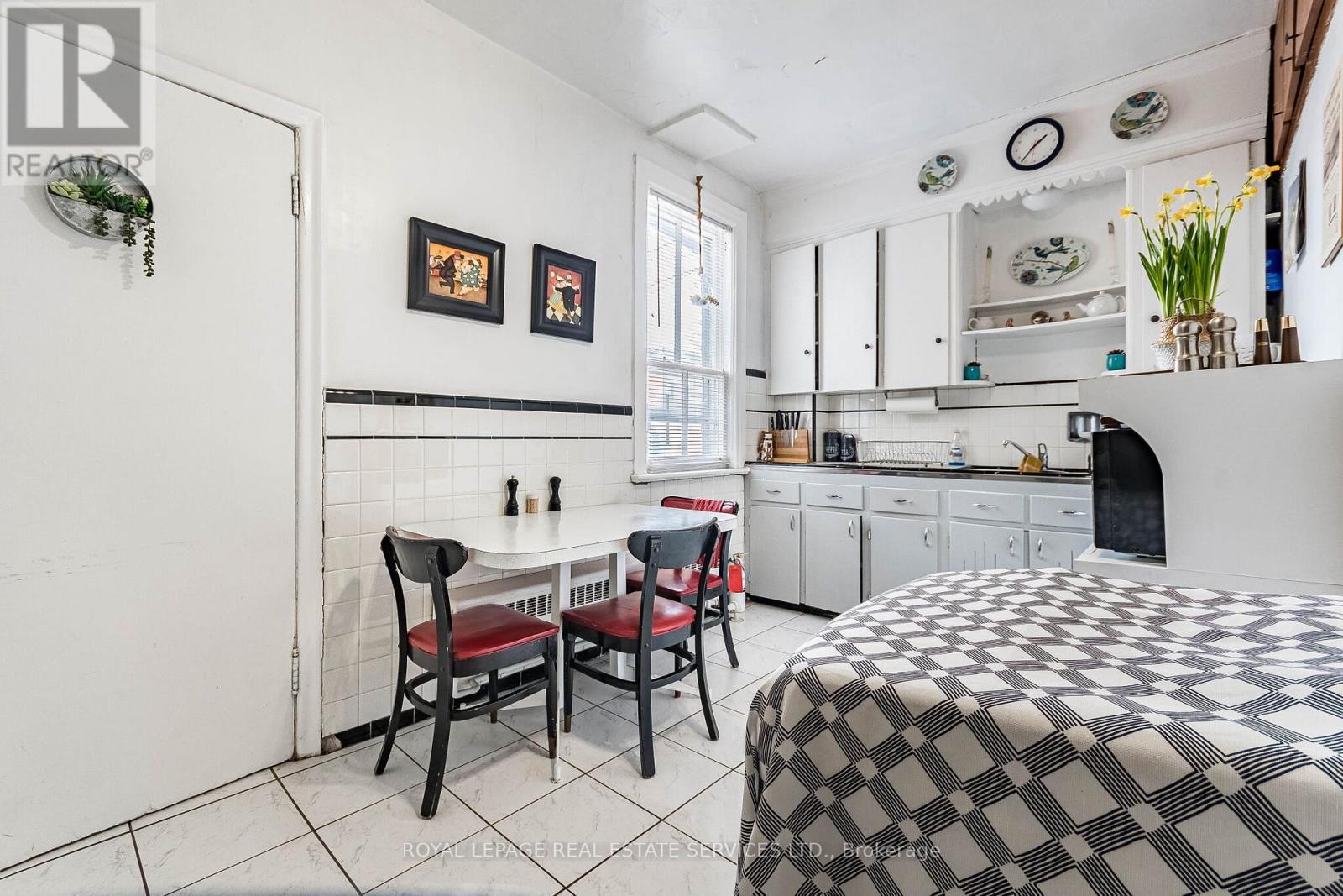 530 Bathurst Street, Toronto, ON