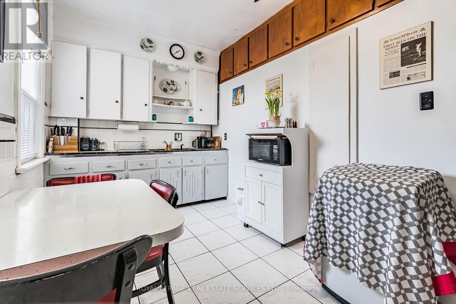 530 Bathurst Street, Toronto, ON