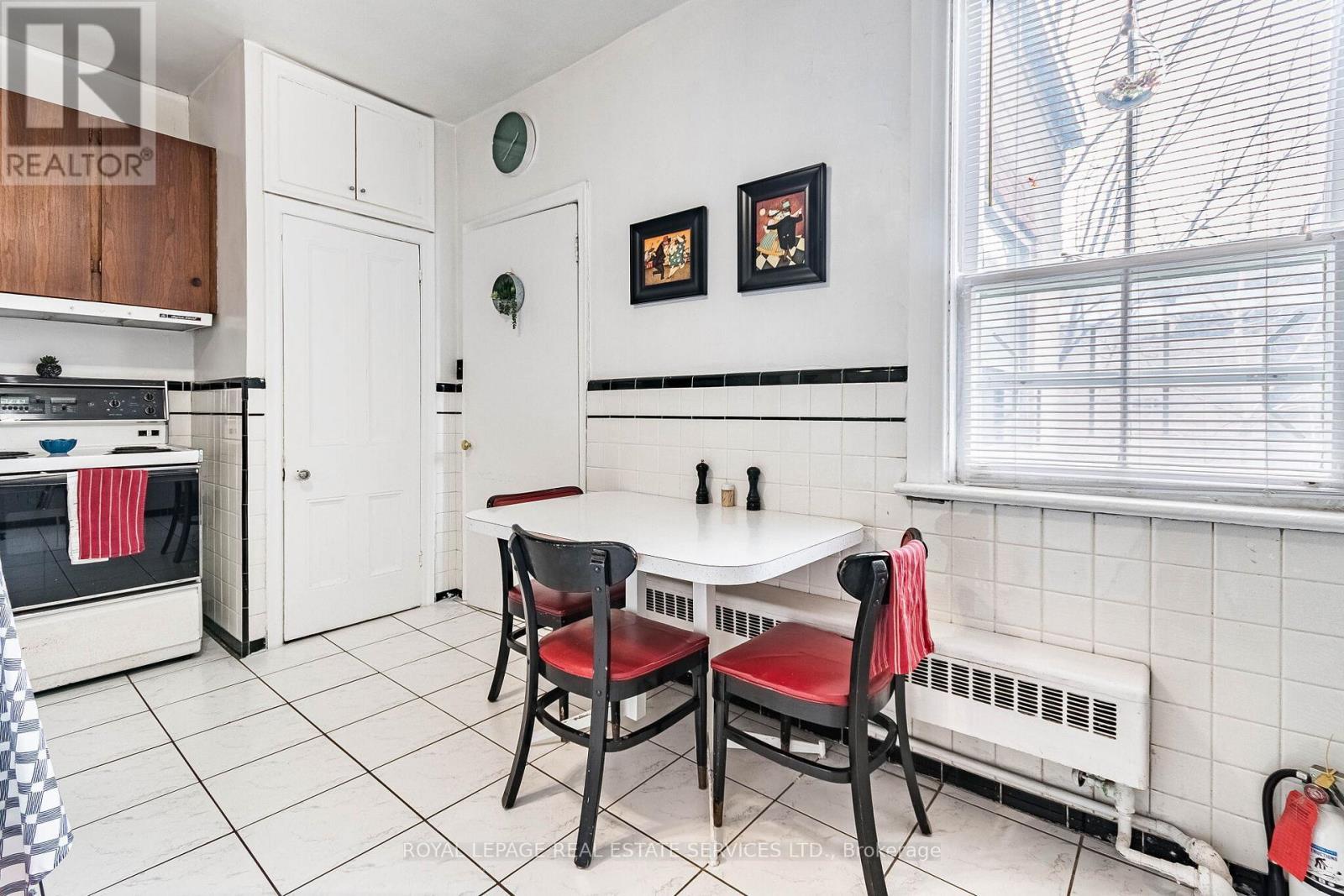 530 Bathurst Street, Toronto, ON