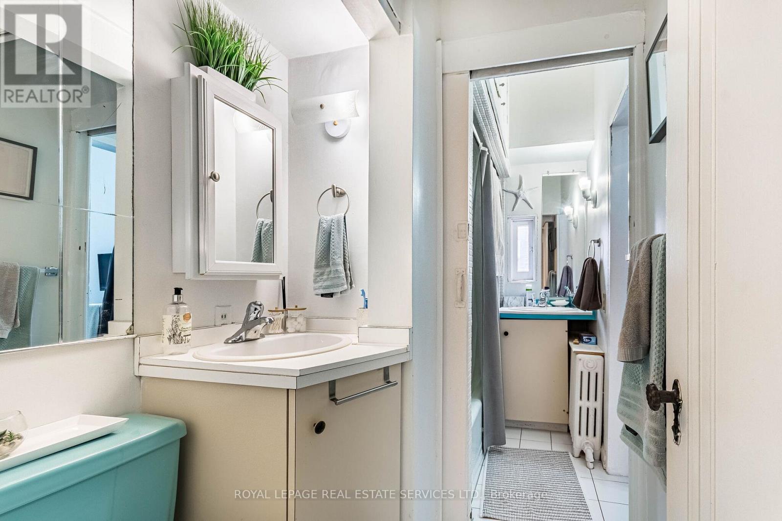 530 Bathurst Street, Toronto, ON