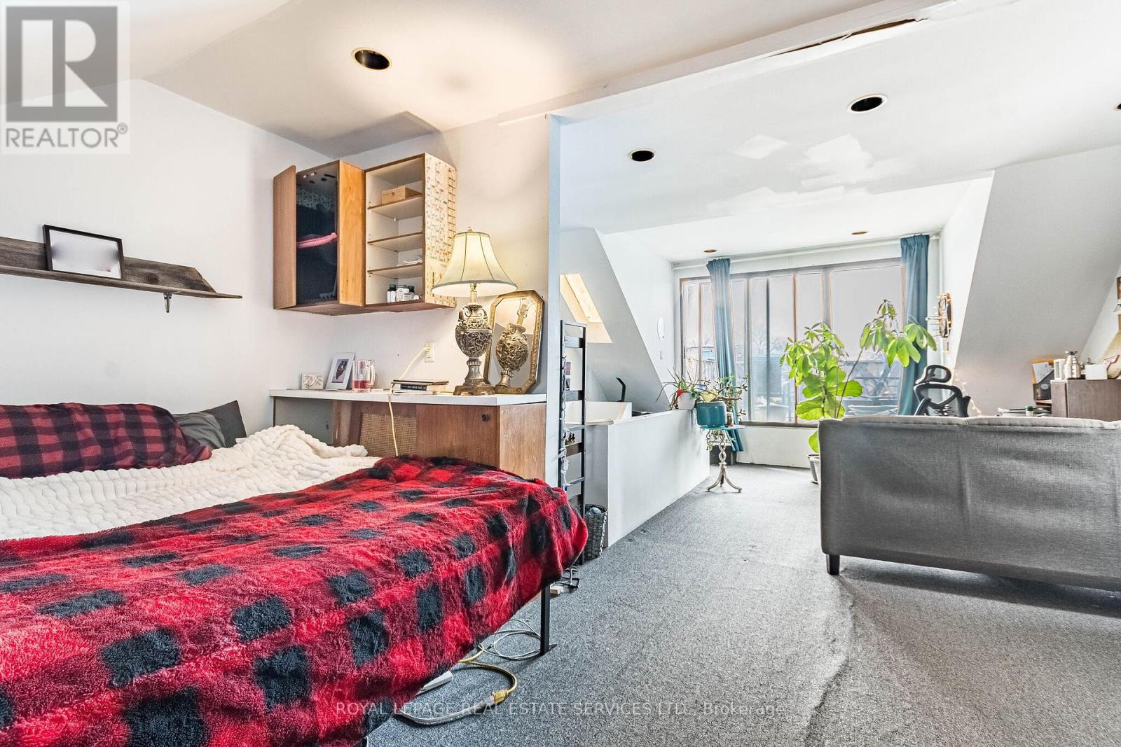 530 Bathurst Street, Toronto, ON