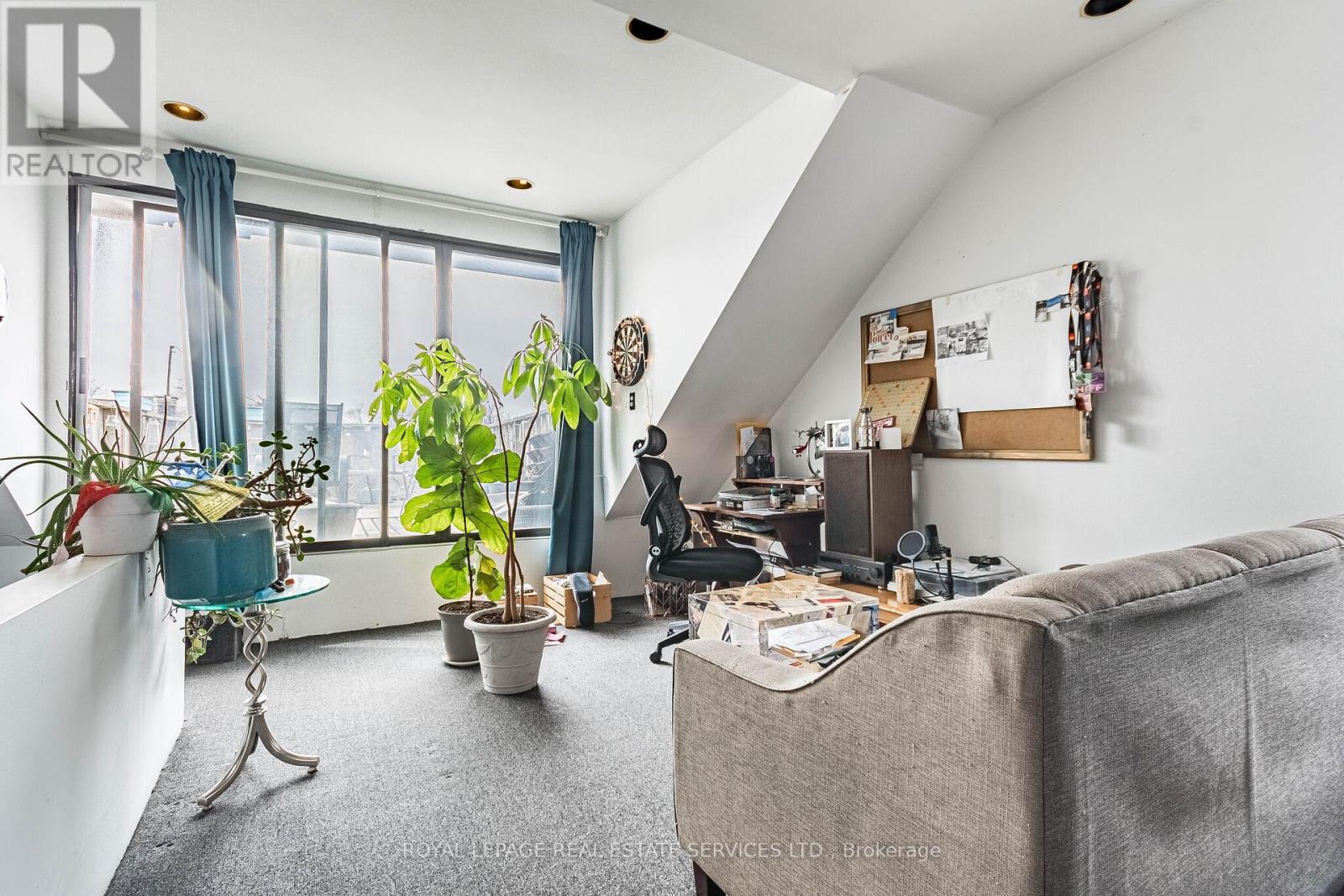 530 Bathurst Street, Toronto, ON