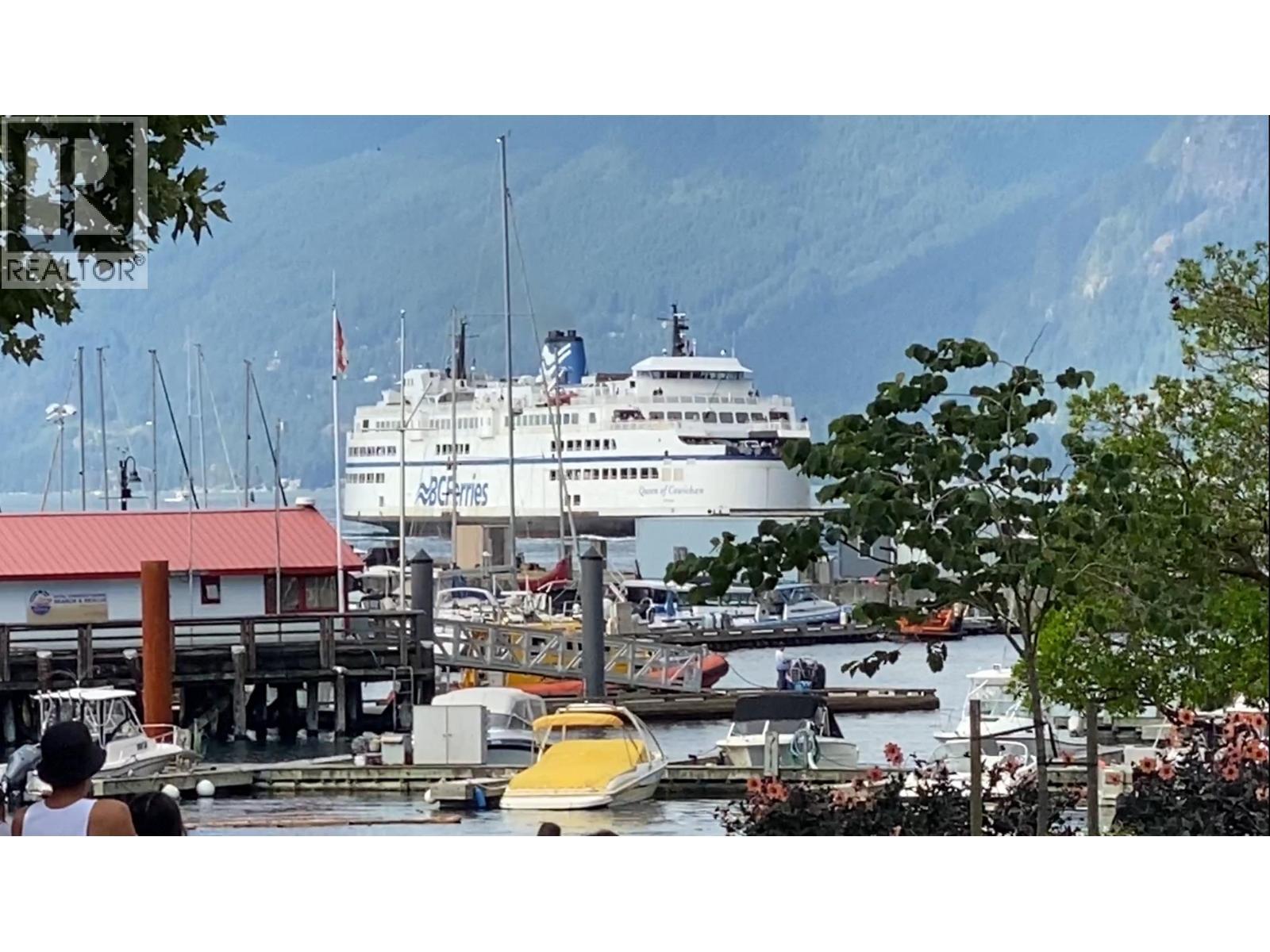 6544 Royal Avenue, West Vancouver, BC - With View