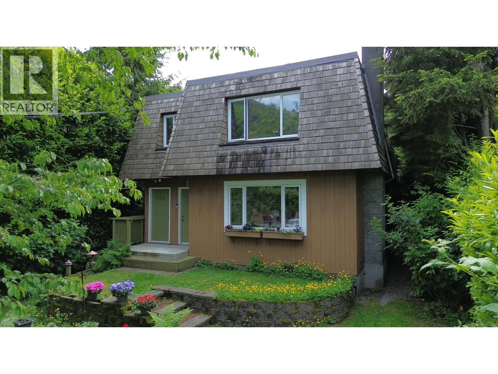 6544 Royal Avenue, West Vancouver, BC - Outdoor