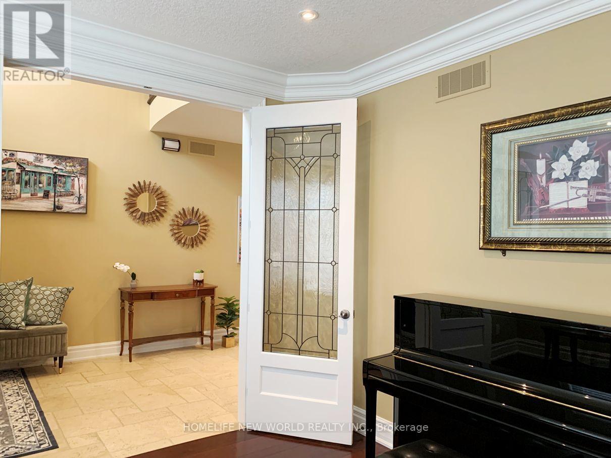 Office on the Main Floor - 106 Paige Street, Kitchener, ON - Indoor