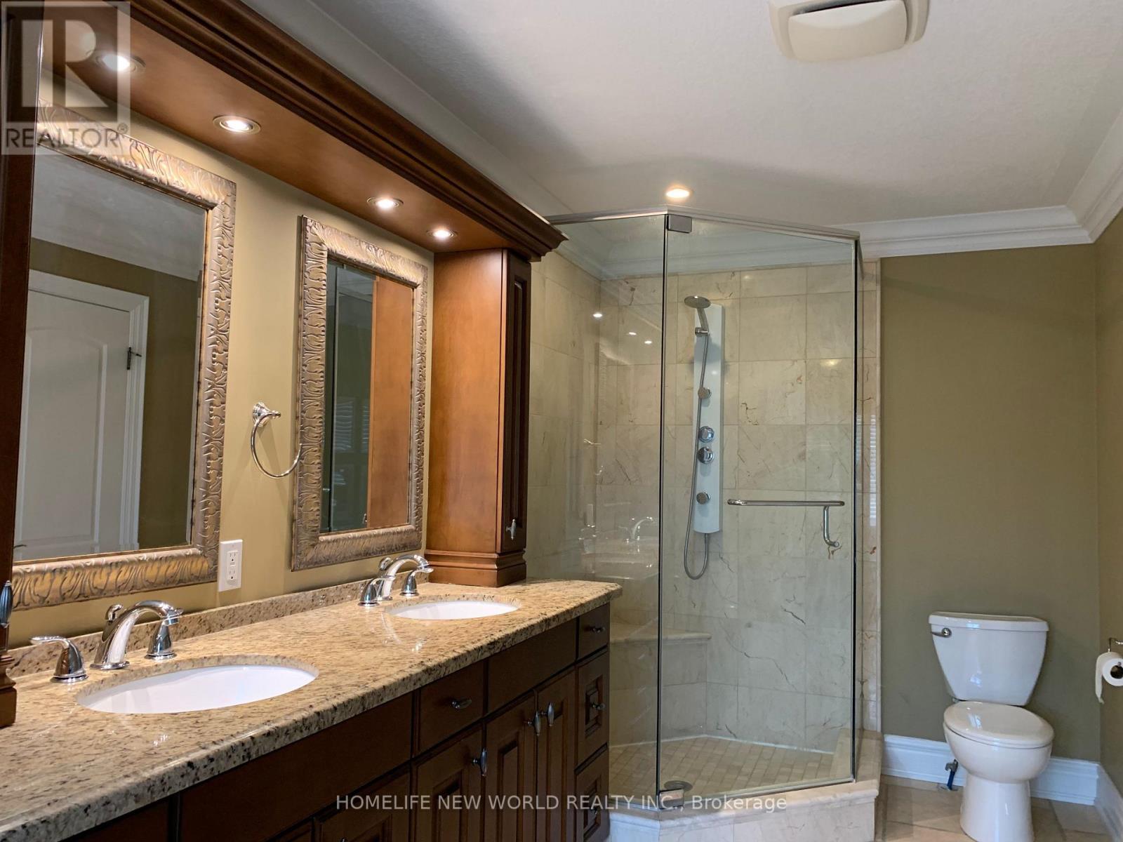 106 Paige Street, Kitchener, ON - Indoor Photo Showing Bathroom