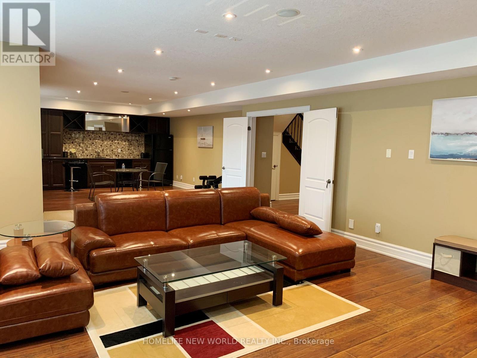 106 Paige Street, Kitchener, ON - Indoor Photo Showing Living Room