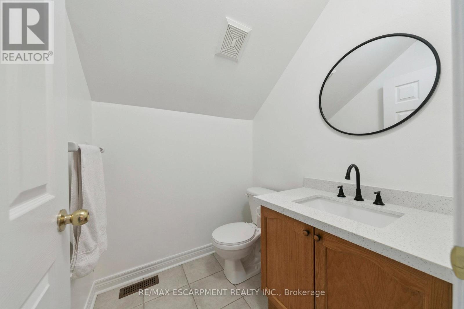245 Centennial Forest Drive, Milton, ON - Indoor Photo Showing Bathroom
