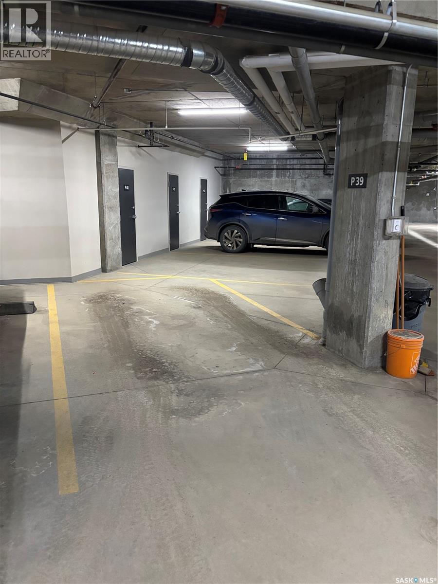 113 105 Willis Crescent, Saskatoon, SK - Indoor Photo Showing Garage