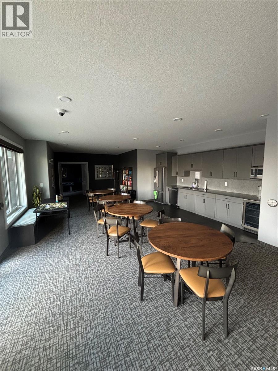 113 105 Willis Crescent, Saskatoon, SK - Indoor