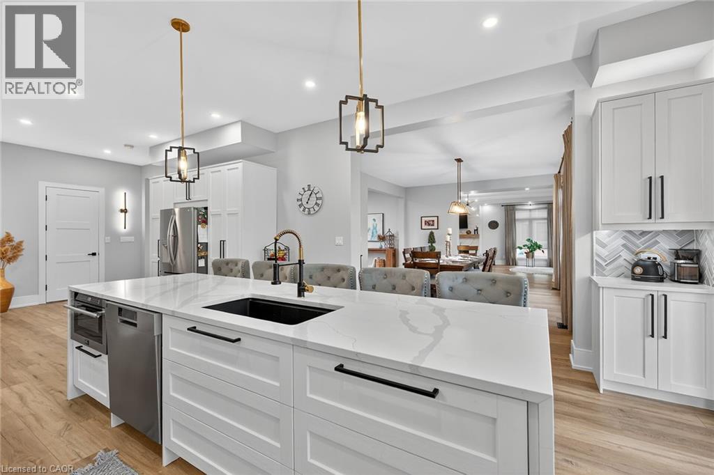 397 Caithness Street E, Caledonia, ON - Indoor Photo Showing Kitchen With Upgraded Kitchen