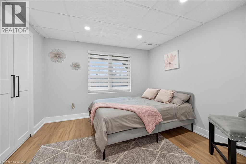 397 Caithness Street E, Caledonia, ON - Indoor Photo Showing Bedroom