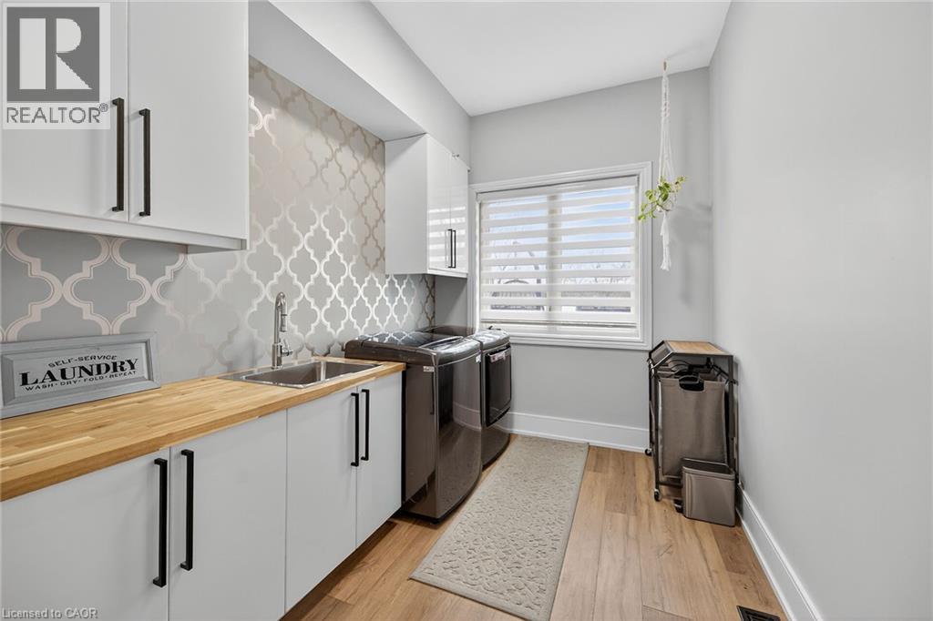 397 Caithness Street E, Caledonia, ON - Indoor Photo Showing Kitchen