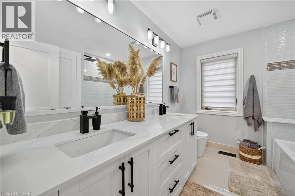 2nd floor - 397 Caithness Street E, Caledonia, ON - Indoor Photo Showing Bathroom