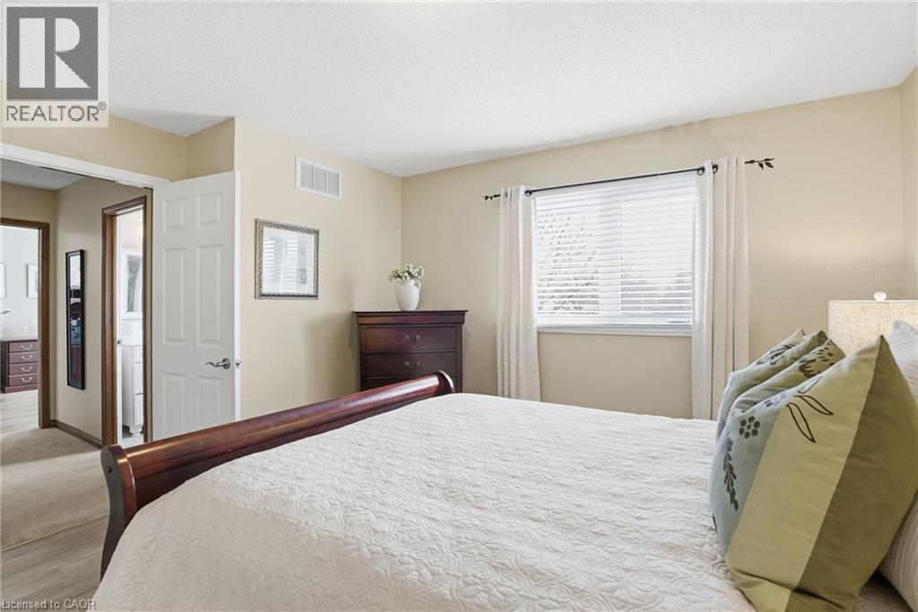 31 Republic Avenue, Hamilton, ON - Indoor Photo Showing Bedroom