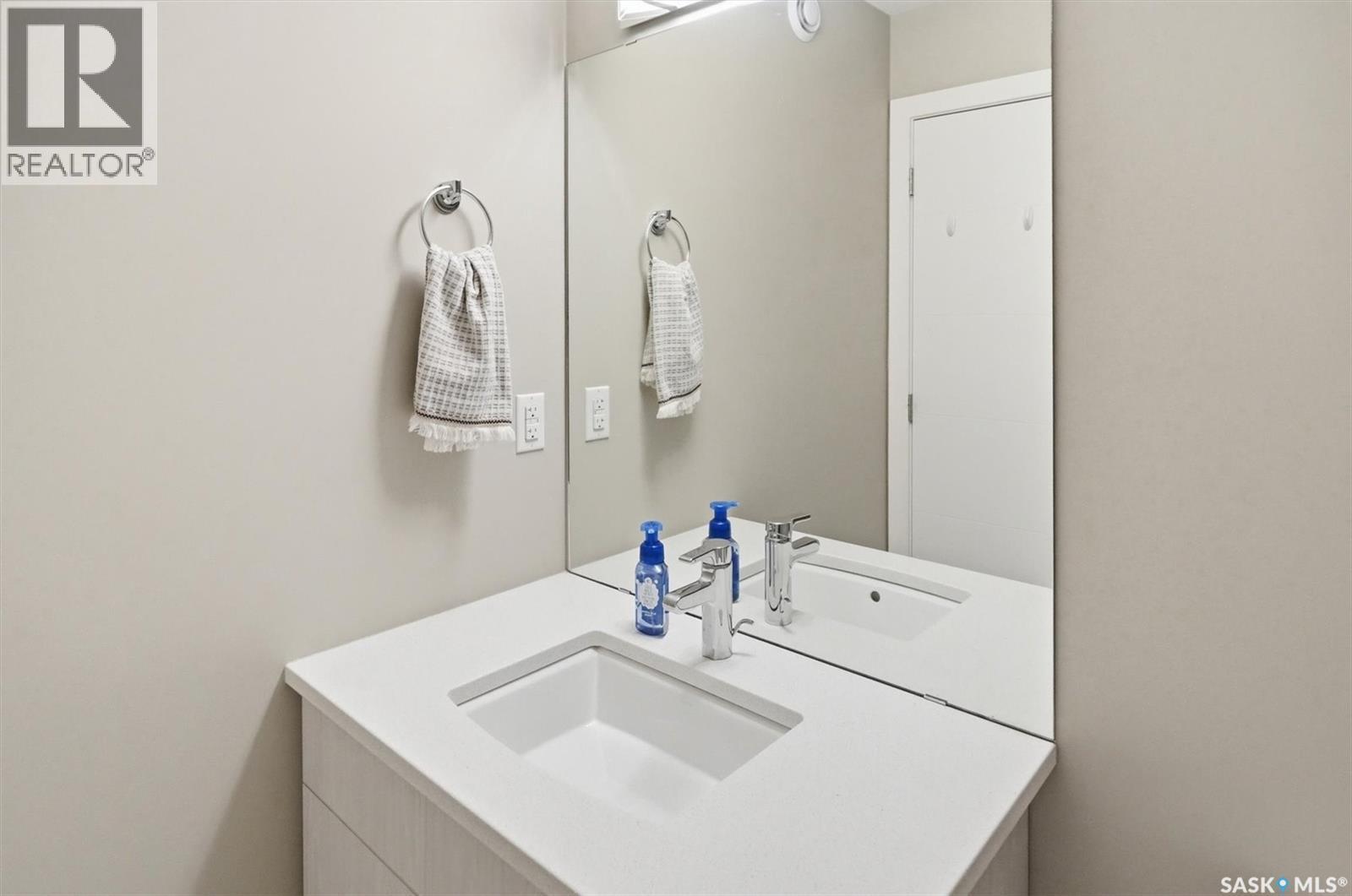 611 Ells Crescent, Saskatoon, SK - Indoor Photo Showing Bathroom