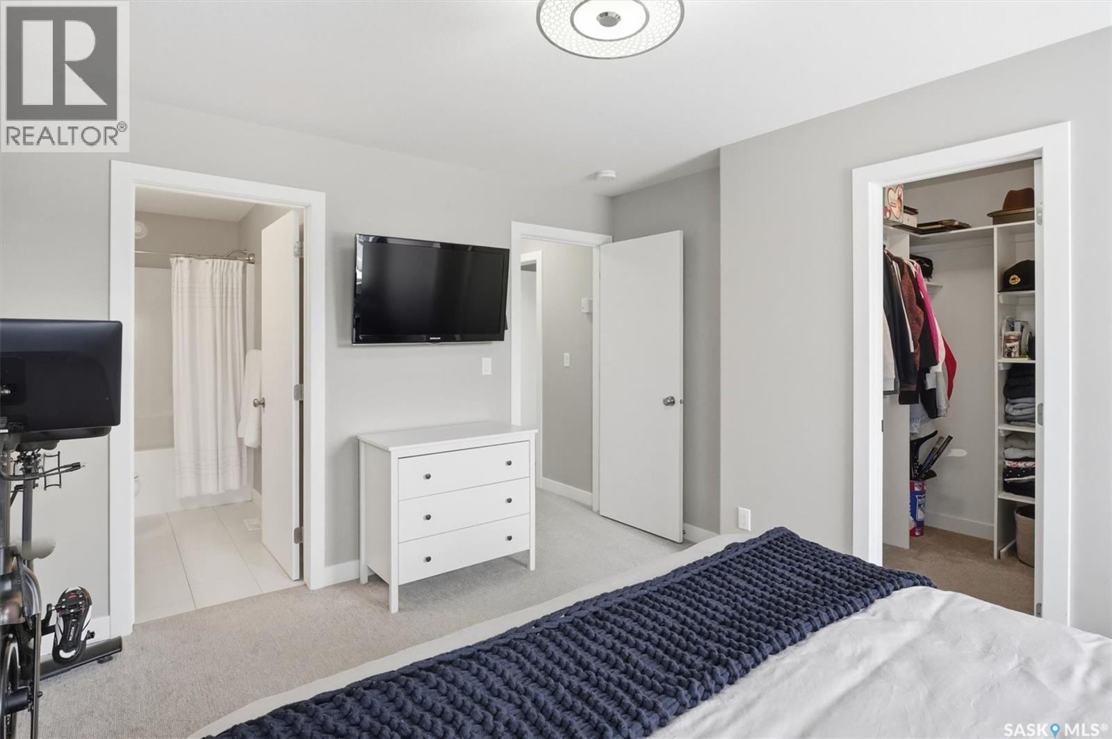 611 Ells Crescent, Saskatoon, SK - Indoor Photo Showing Bedroom
