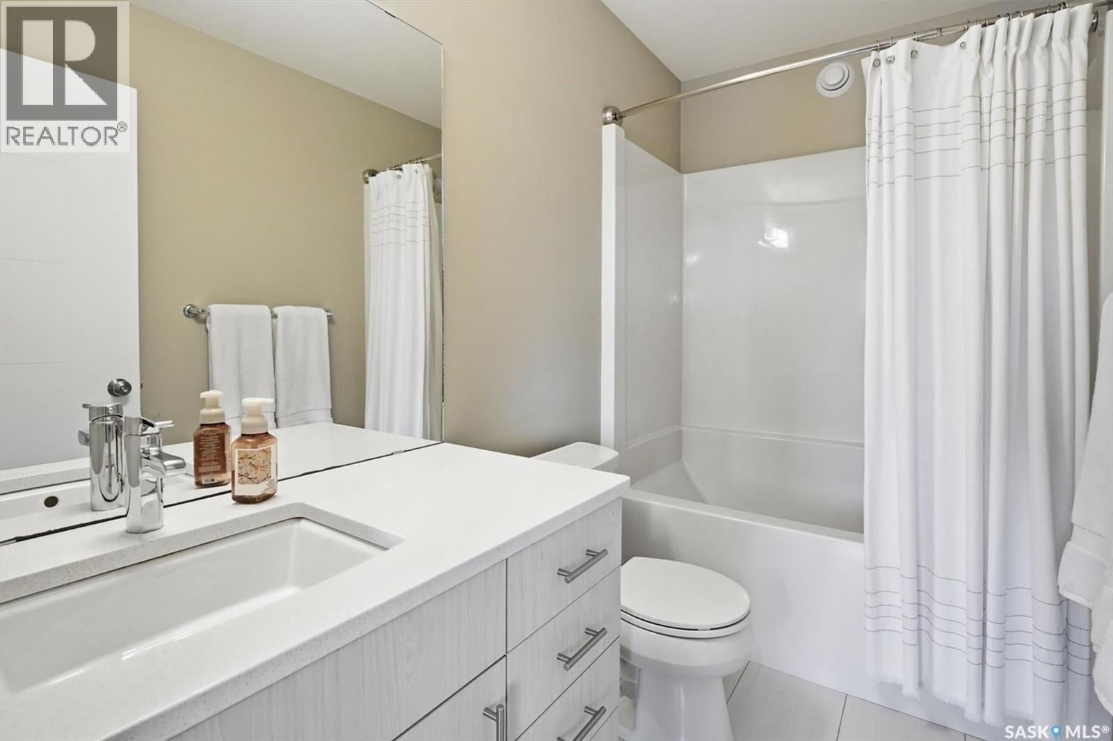 611 Ells Crescent, Saskatoon, SK - Indoor Photo Showing Bathroom