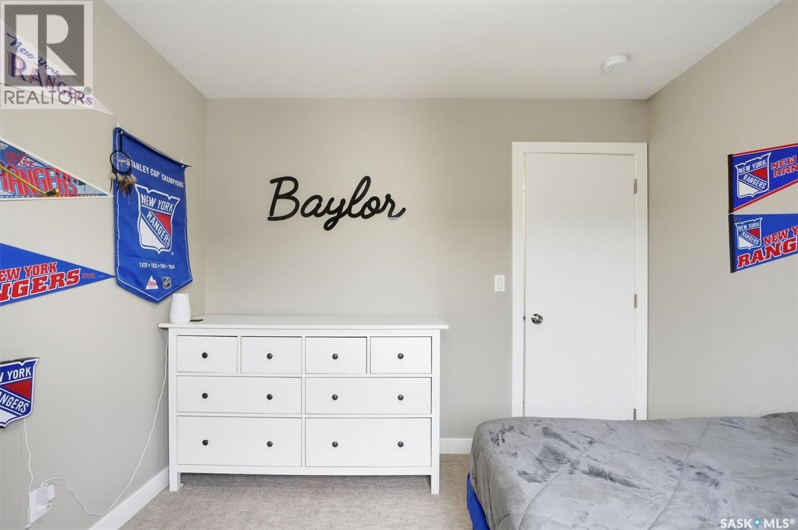 611 Ells Crescent, Saskatoon, SK - Indoor Photo Showing Bedroom