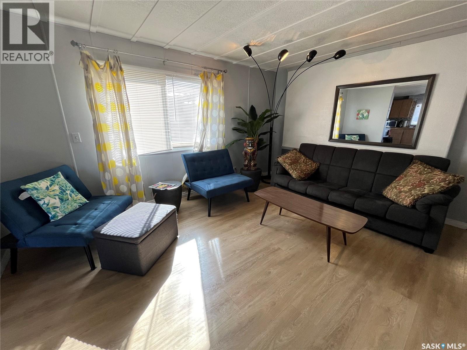 35 Cypress Mobile Home Park, Maple Creek, SK - Indoor Photo Showing Living Room