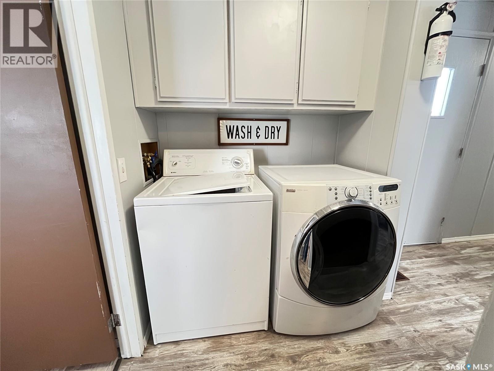 35 Cypress Mobile Home Park, Maple Creek, SK - Indoor Photo Showing Laundry Room