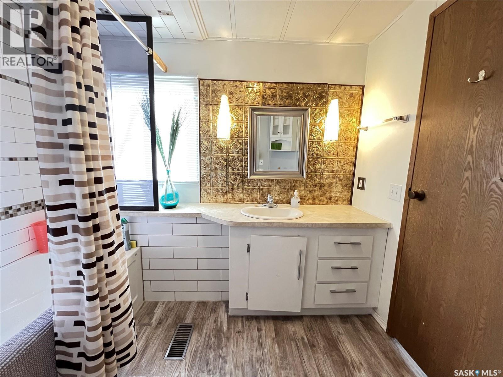 35 Cypress Mobile Home Park, Maple Creek, SK - Indoor Photo Showing Bathroom