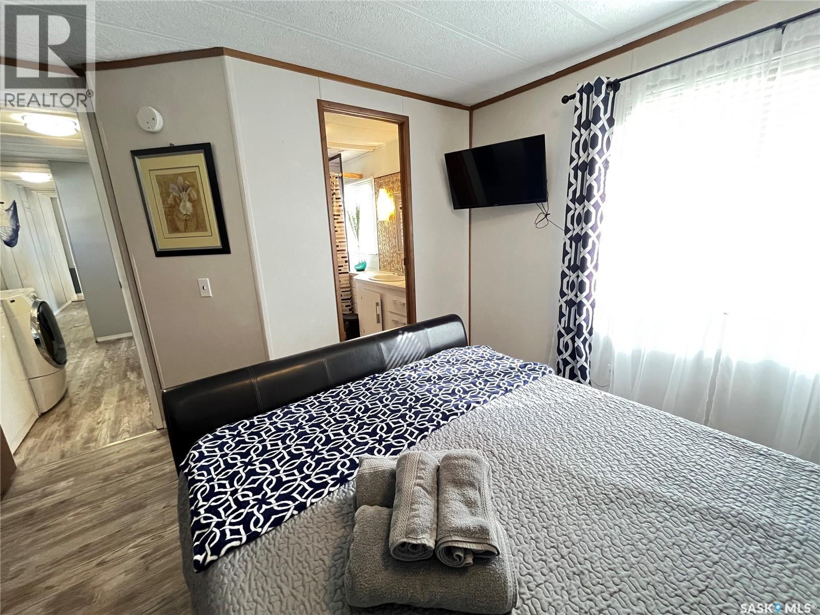 35 Cypress Mobile Home Park, Maple Creek, SK - Indoor Photo Showing Bedroom