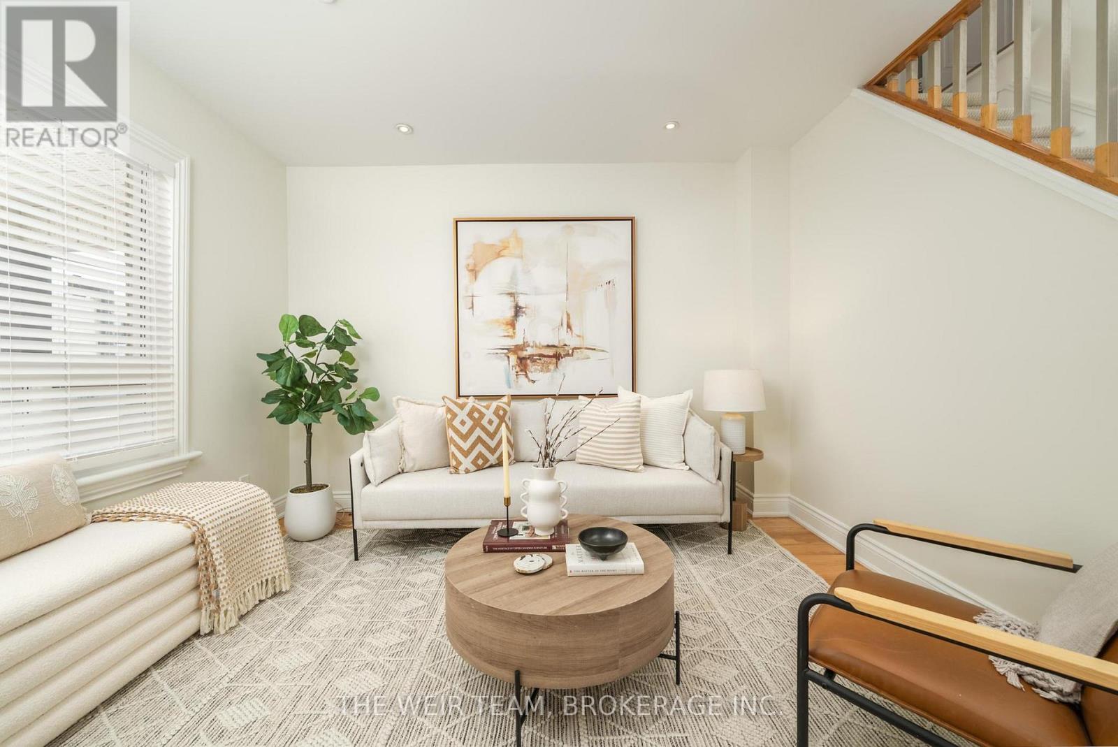 10 Eldon Avenue, Toronto, ON - Indoor Photo Showing Living Room
