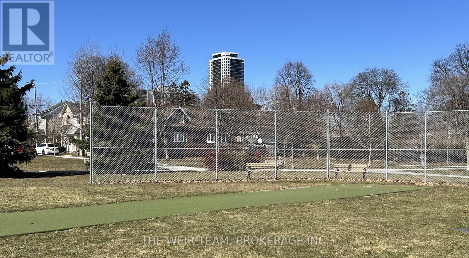 10 Eldon Avenue, Toronto, ON - Outdoor