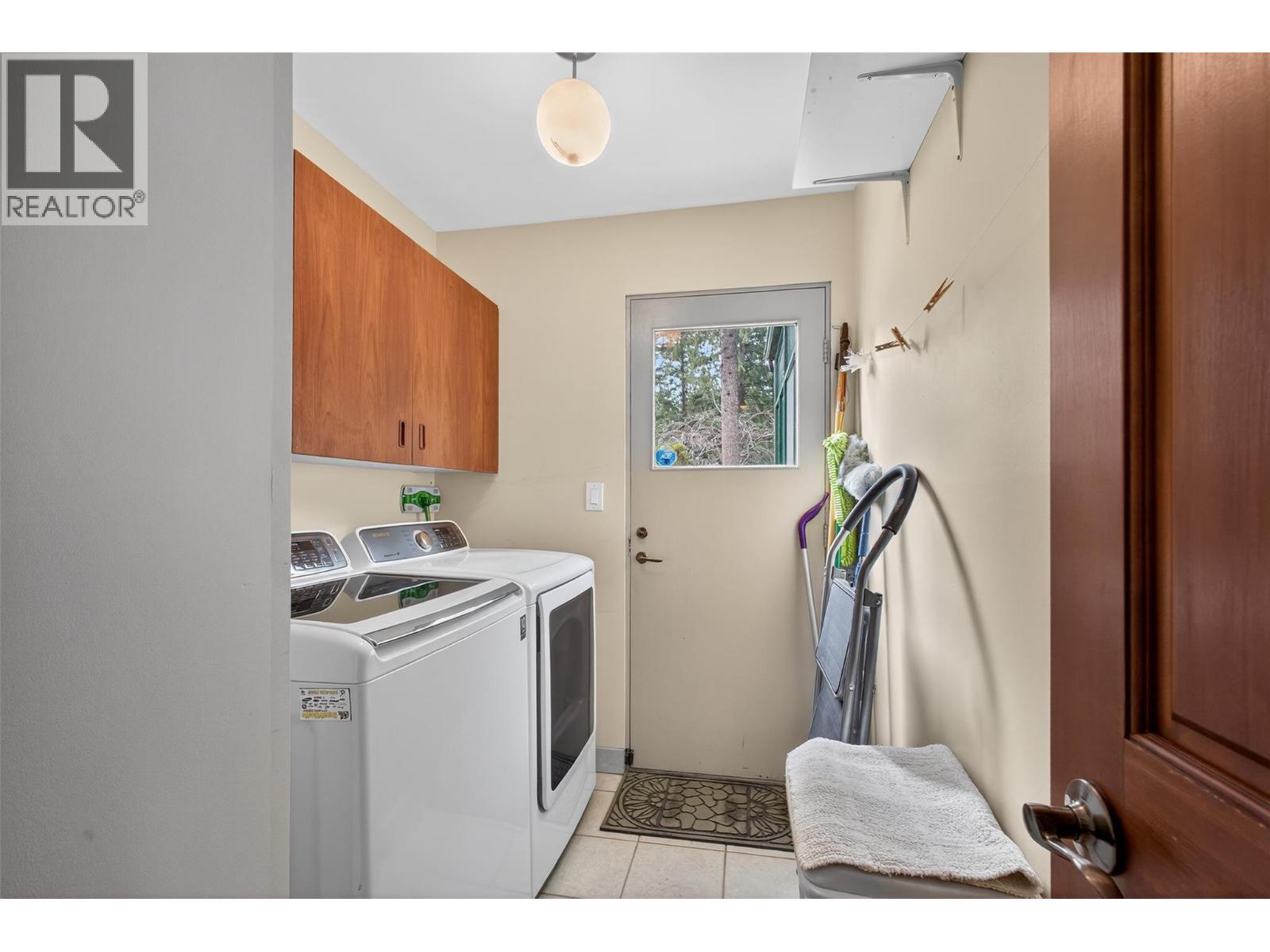 935 Lloyd Jones Drive, West Kelowna, BC - Indoor Photo Showing Laundry Room