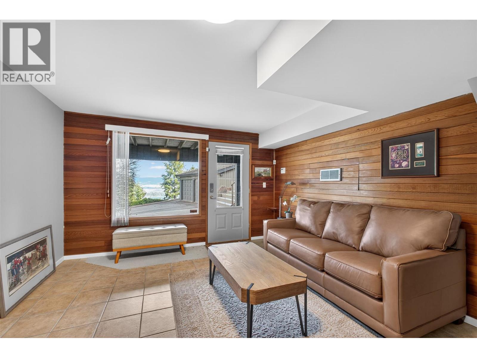 935 Lloyd Jones Drive, West Kelowna, BC - Indoor Photo Showing Living Room With Fireplace