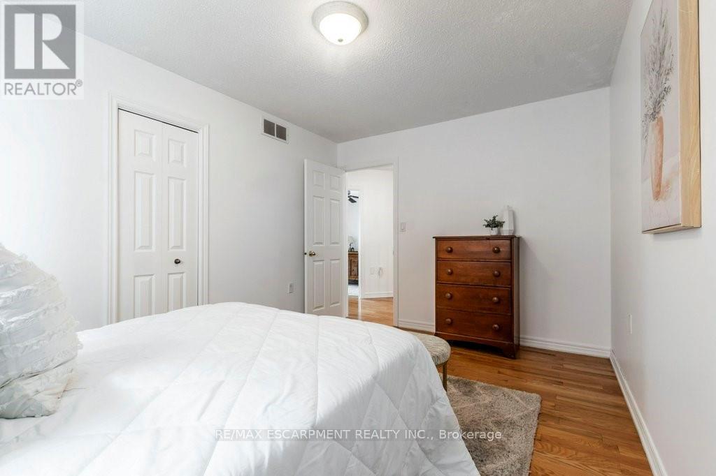 62 Spadara Drive, Hamilton, ON - Indoor Photo Showing Bedroom