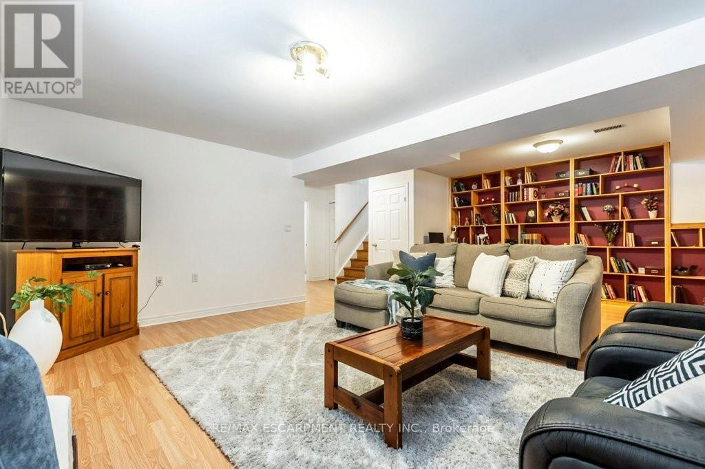 62 Spadara Drive, Hamilton, ON - Indoor Photo Showing Living Room