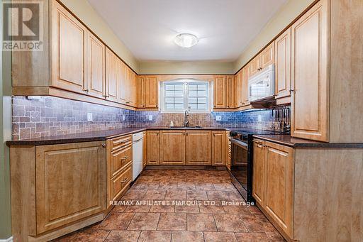 668 Champlain Drive N, Cornwall, ON - Indoor Photo Showing Kitchen