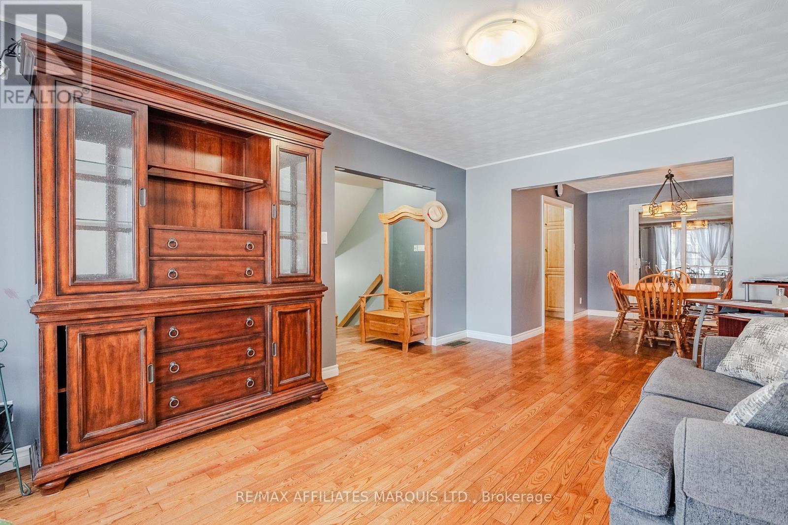 668 Champlain Drive N, Cornwall, ON - Indoor Photo Showing Living Room