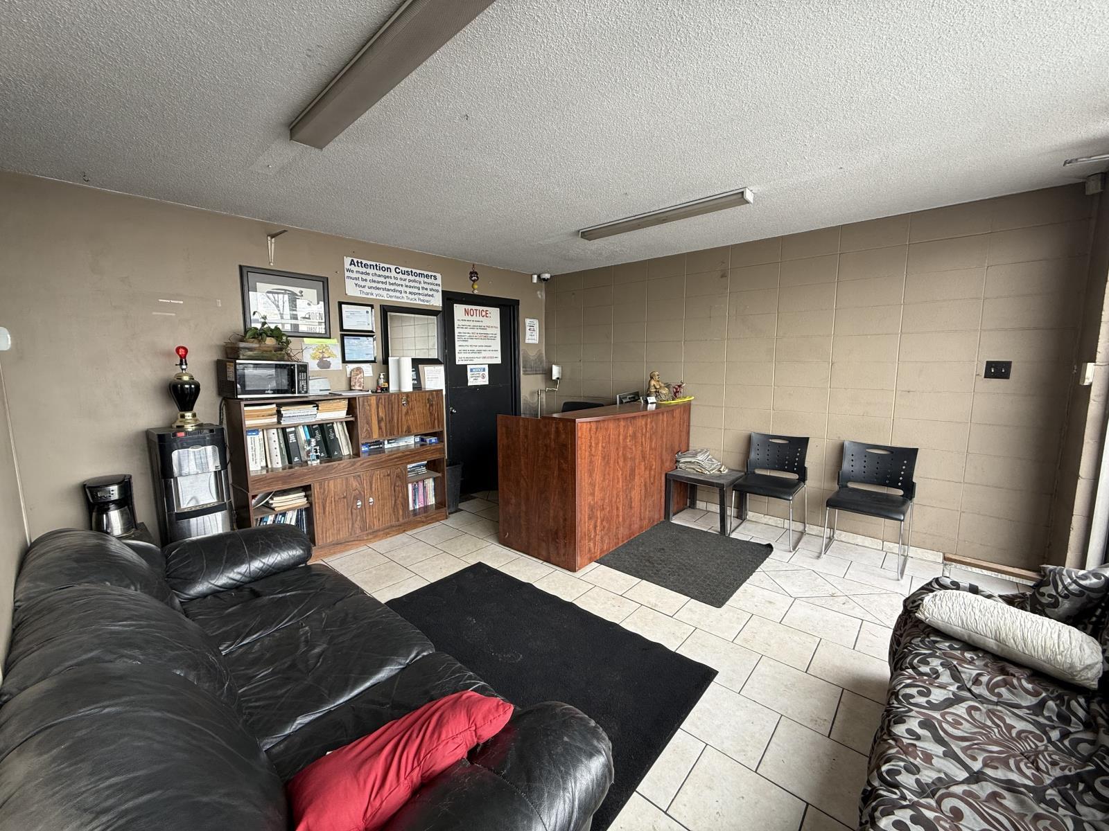 16649 114 Ave Nw, Edmonton, AB