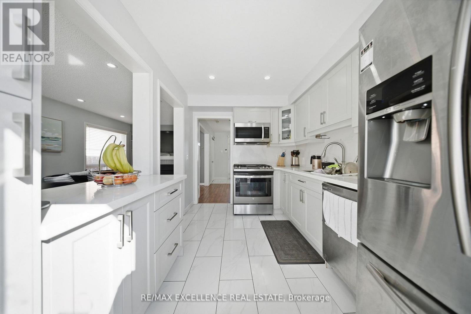 46 Nectarine Crescent, Brampton, ON - Indoor Photo Showing Kitchen With Stainless Steel Kitchen With Upgraded Kitchen