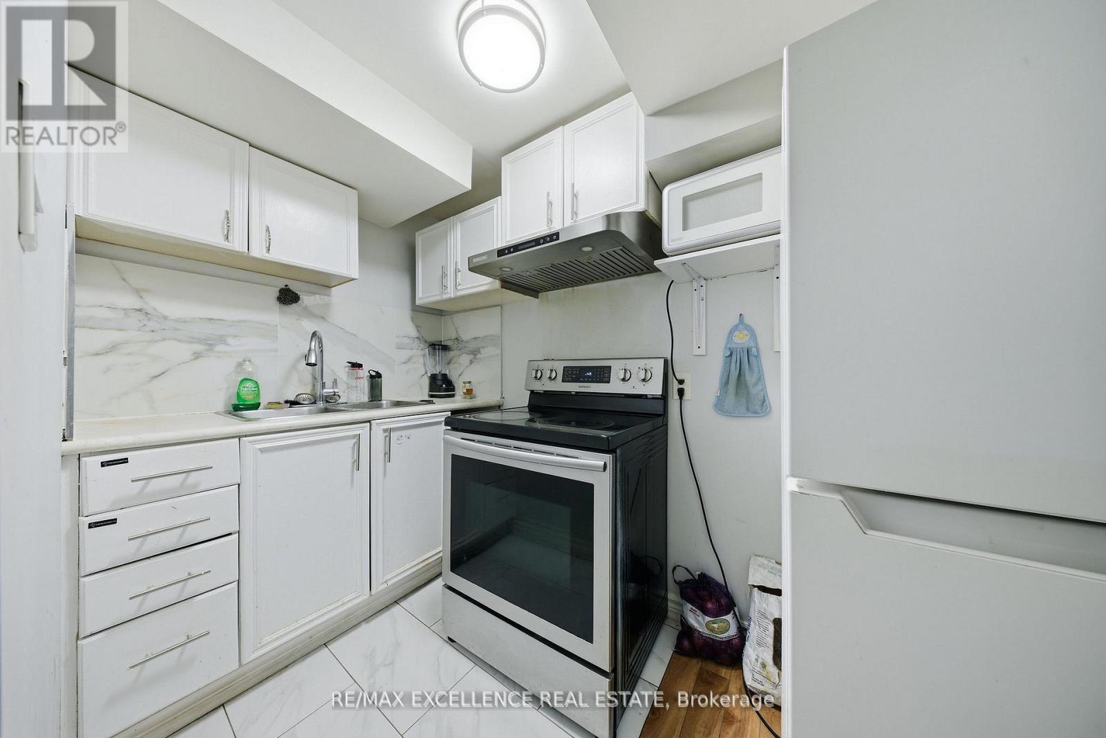 46 Nectarine Crescent, Brampton, ON - Indoor Photo Showing Kitchen